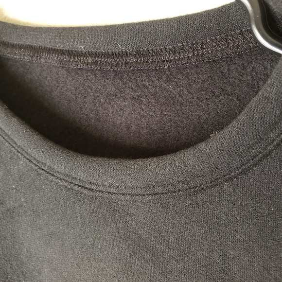 Cute Black Thick Sweater with Heart Print - Picture 5 of 5